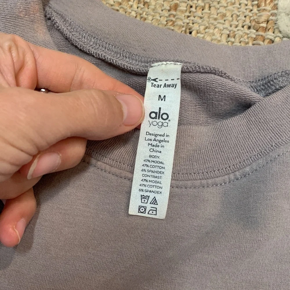 ALO Yoga Lilac Grey Cropped Sweatshirt Size Medium